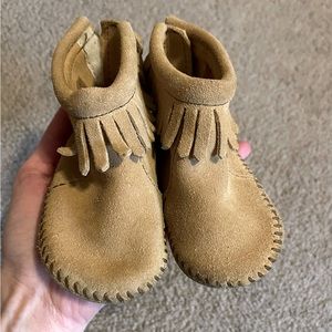 Minnetonka Fringe Booties- size 4c